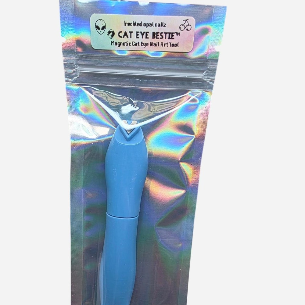 Freckled Opal Nailz magnetic cat eye nail art tool in blue
